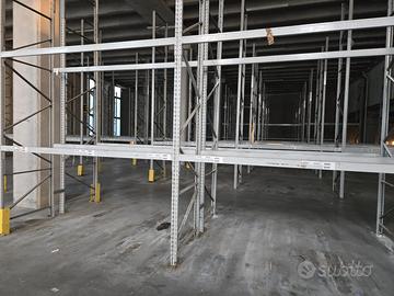 Scaffalatura porta pedane