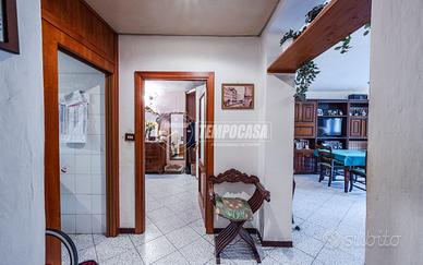 Ampio Bilocale Adiacente Centro con Posto Auto