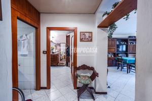 Ampio Bilocale Adiacente Centro con Posto Auto