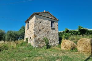 Terreno in zona PIP con fabbricato in pietra