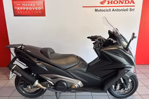 Kymco AK 550