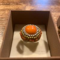 Anello con corallo