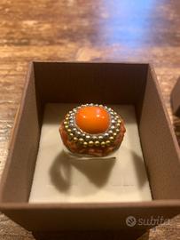 Anello con corallo