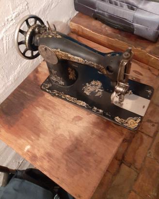 Macchina da cucire SINGER anno 1921