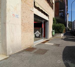 NEGOZIO A BRESCIA