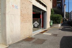 NEGOZIO A BRESCIA