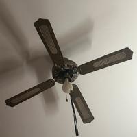 2 ventilatori uguali con luce integrata