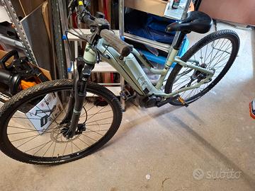 bici elettrica GIANT FATHOM ROVE-E- pari al nuovo
