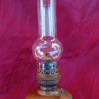 Lampada antica a petrolio 