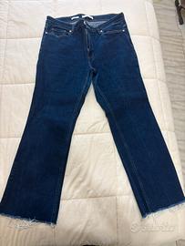 Jeans blu flare, Mango.