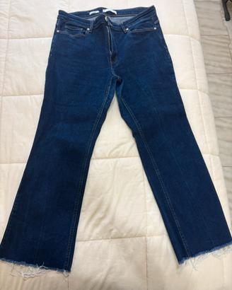 Jeans blu flare, Mango.
