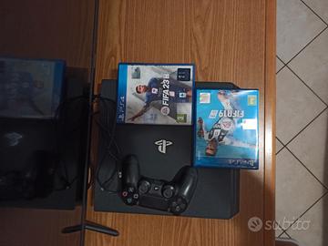 play 4 pro con due giochi inclusi.