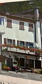 Casa su tre piani e sottotetto