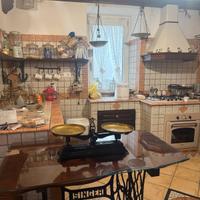 Antica Bilancia in Ghisa con Piatti in Ottone 