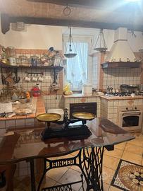 Antica Bilancia in Ghisa con Piatti in Ottone 