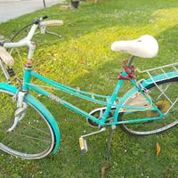 bicicletta verde acqua