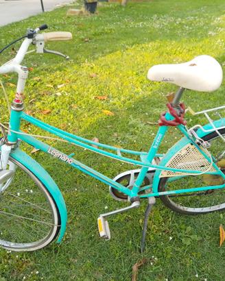 bicicletta verde acqua