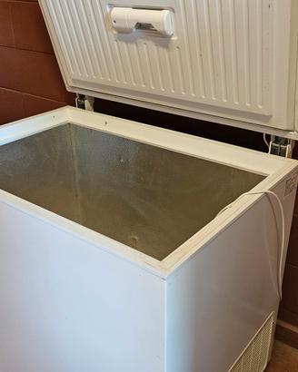 si vende congelatore 