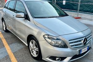 Mercedes-Benz B 180 BlueEFFICIENCY 2012