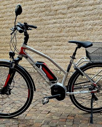 BICI URBAN TREKKING CON PEDALATA ASSISITITA