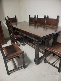 tavolo in legno  con sette sedie in pelle