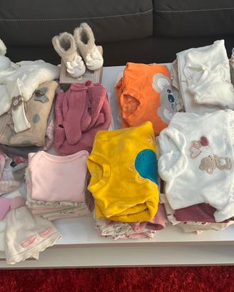 Lotto di varie vestite per bambina