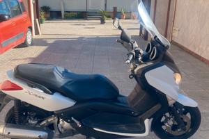 Yamaha X-max 250