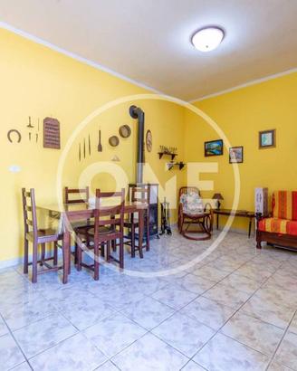 Appartamento di 95 m² con più di 5 locali a Sante 