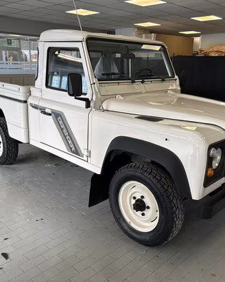 DEFENDER 110 PICKUP 