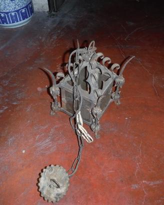 Lampadario in ferro battuto