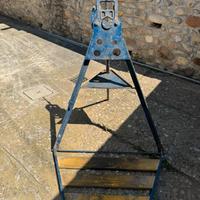 BANCO PORTATILE CON MORSA PER TUBII