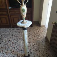 Colonna con anfora 