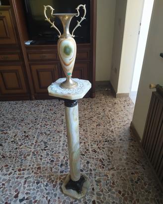 Colonna con anfora 