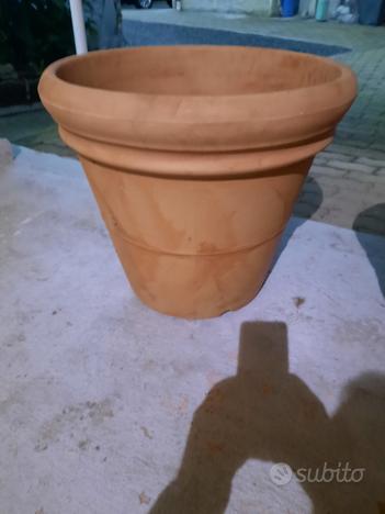 Vaso vasi in resina usato  Torino