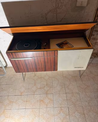 Radio e specchio antico da Restaurare