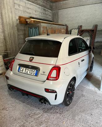 595 competizione