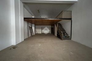 MAGAZZINO A CORIGLIANO-ROSSANO