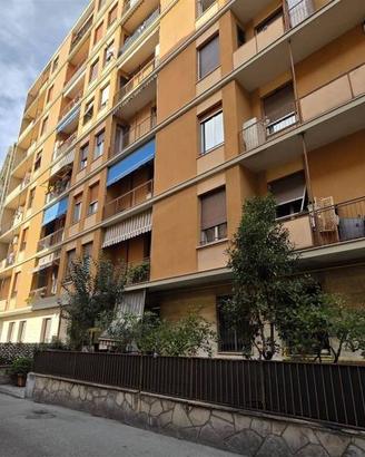 Appartamento di 126 m² con più di 5 locali a Genov