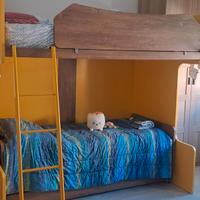Letto a castello triplo