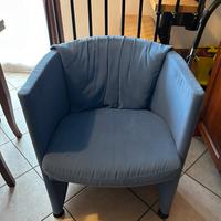 Poltrona Corinto in tessuto morbido blu