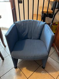Poltrona Corinto in tessuto morbido blu