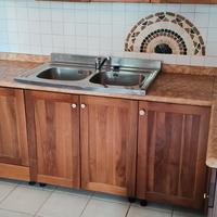 Cucina in marmo e legno massiccio