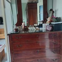 Cassettiera con specchio stile inglese 