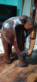 elefante in legno