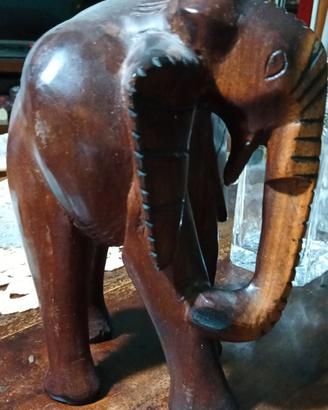 elefante in legno