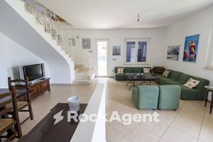 SPLENDIDA VILLA FRONTE MARE TOTALMENTE RISTRUTTURA