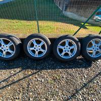 Cerchi in lega con gomme invernali