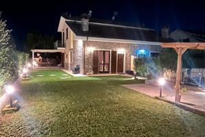 VALTRIANO Villetta d'angolo libera su tre lati