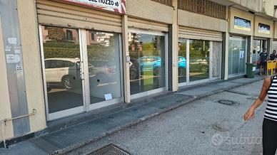Locale fronte strada arbostella