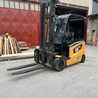 Carrello elevatore Caterpillar 3000 kg
